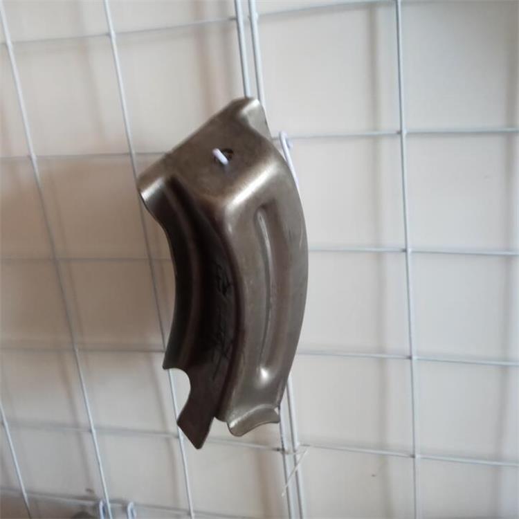 衝（chōng）壓加工（gōng）和（hé）模具在生產中的地位    