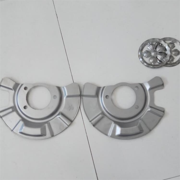   汽車車身上都有哪些五金（jīn）配件（jiàn）