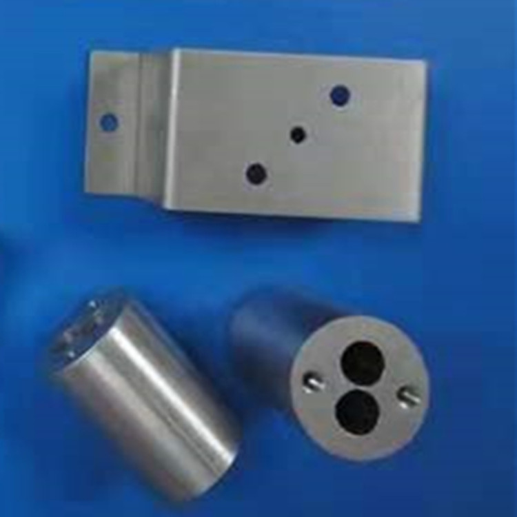  衝（chōng）壓件廠家在拉深加工時要進行隔離層處理 